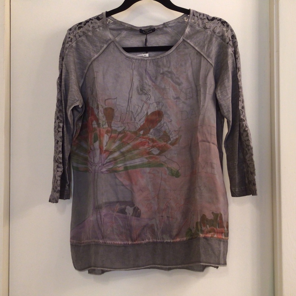 BIANCA./.GRAY.FLORAL.TOP.NWT